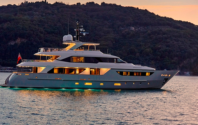 Yacht Boot Led Unterwasserbeleuchtung Kaufen Einbauen Licht Montage Schiff Beleuchtung Kosten Preise Verbrauch Strom Motoryacht Segelyacht Luxusyacht Lichter